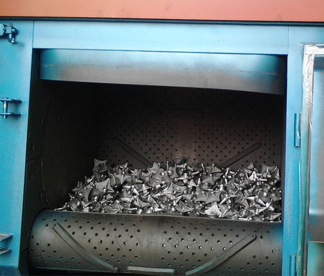 Q326履帶式拋丸機使用現場 Q326履帶式拋丸機使用現場