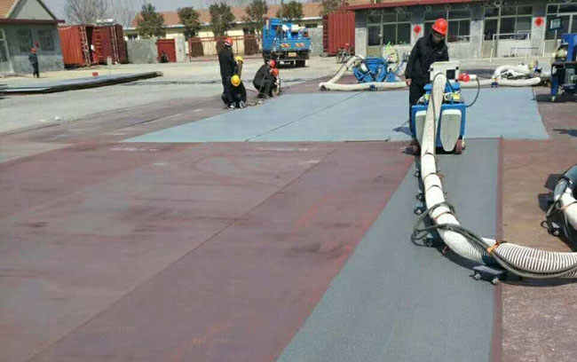 移動(dòng)式鋼板拋丸機(jī)施工現(xiàn)場(chǎng) 移動(dòng)式鋼板拋丸機(jī)施工現(xiàn)場(chǎng)