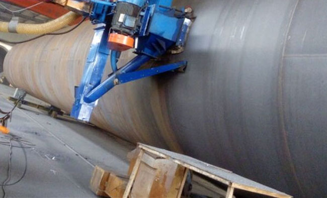 大型鋼管外壁移動式拋丸機(jī) 大型鋼管外壁移動式拋丸機(jī)